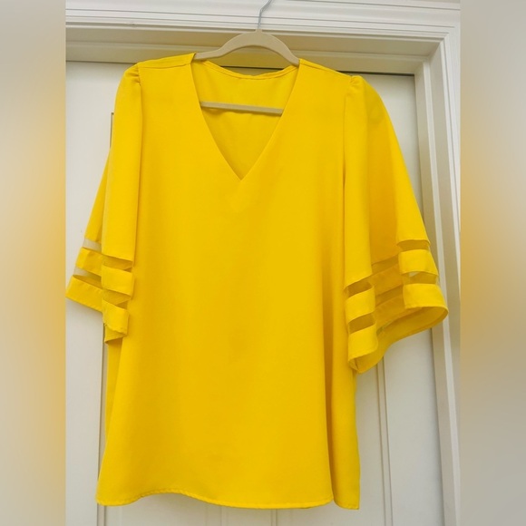 Beautiful in new condition Yellow size large blouse - Picture 1 of 3